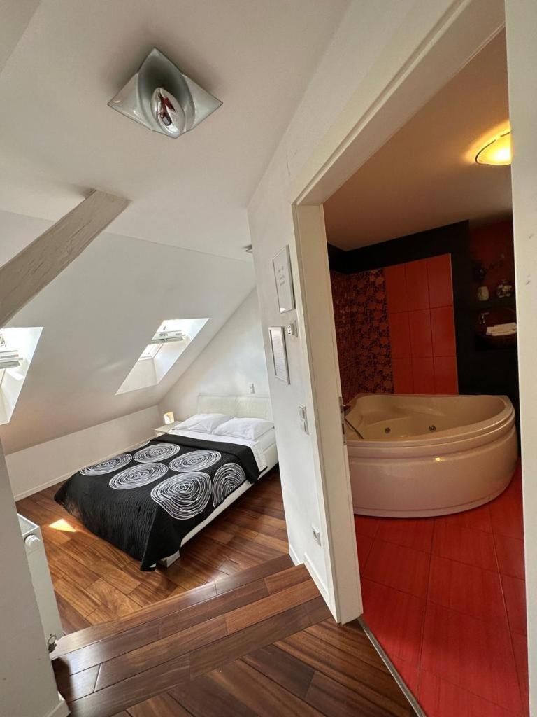 Jacuzzi Apartment - Center Zagabria Esterno foto